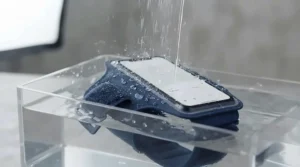 Close-up product photograph of the navy blue phone holder for running armband, showing the secure smartphone screen displaying a map and fitness data.
