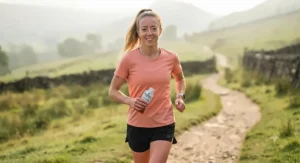 Runner smiling comfortably on a long run, demonstrating the digestive benefits of caffeine-free energy gels.