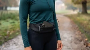 Running belt for mobile phones showcasing a dedicated cable port for wired earphones during workouts.